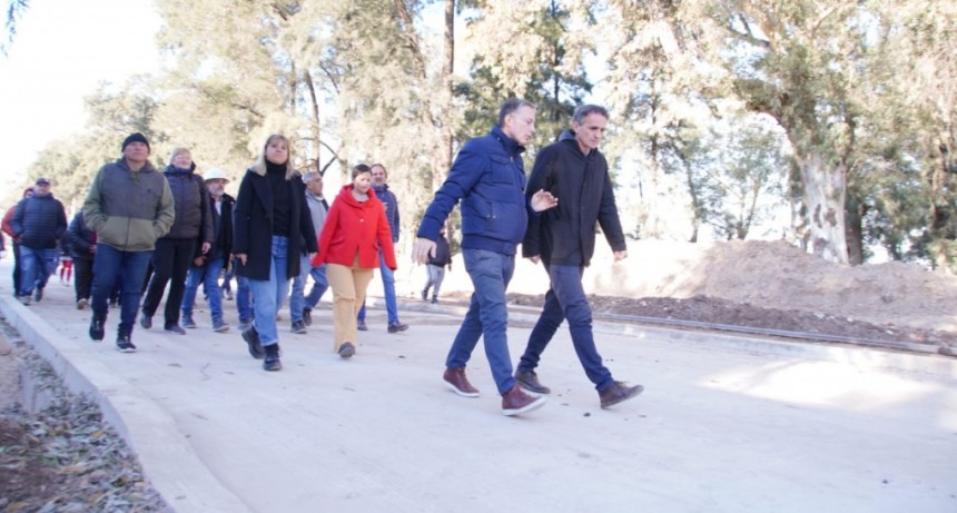 Fernando Gray y Gabriel Katopodis, supervisaron el avance de las obras de pavimentación de la avenida Ing. Huergo