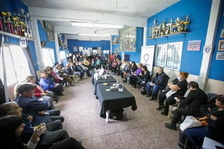 Mayra Mendoza encabezó un nuevo encuentro “Mate y Debate” en Quilmes Oeste