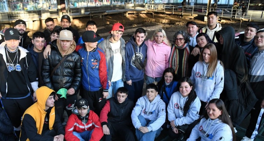 Milo J visita la Casa de la Memoria y la Vida en su 24° aniversario