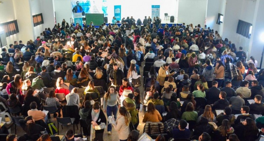 Estudiantes rindieron examen para realizar residencias en la Provincia