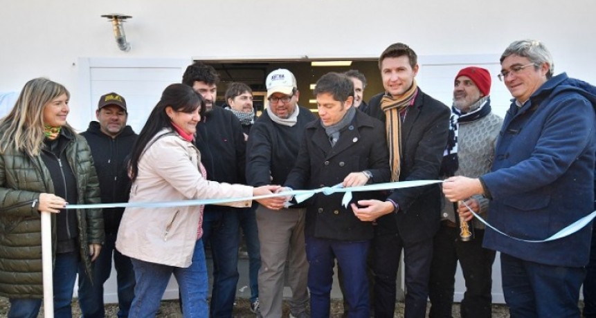 Kicillof inauguró una planta potabilizadora y una usina láctea en Leandro N. Alem