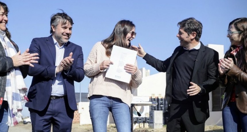 Axel Kicillof Entregó Viviendas en Magdalena