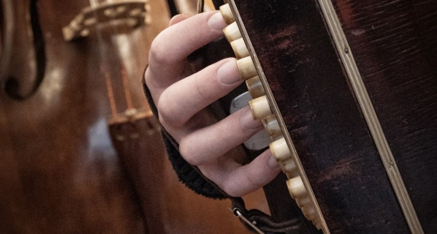 Astor Piazzolla: Contrastes entre su Visión Artística y el Tango Clásico + música en vivo