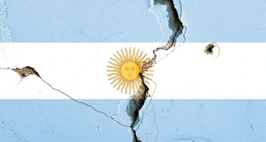 Colapsados con la Bandera Abajo del Brazo