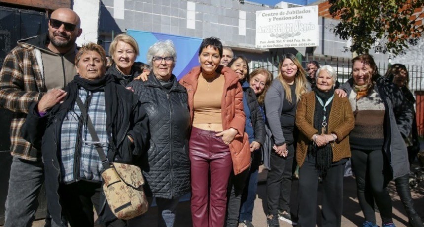 Mayra Mendoza supervisa un nuevo operativo “Quilmes Cerca” en el Centro de Jubilados “Amanecer con Alegría”