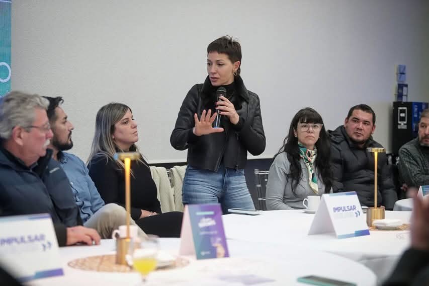 Mayra Mendoza entregó habilitaciones municipales a 13 comercios de Quilmes y reforzó el apoyo al sector local