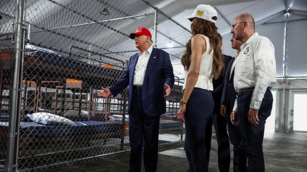 Trump inauguró una cárcel para migrantes rodeada de cocodrilos y serpientes en Florida
