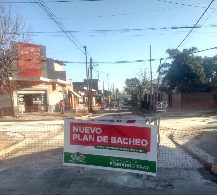 Luis Guillón: avanzan las obras de bacheo en hormigón para mejorar la circulación