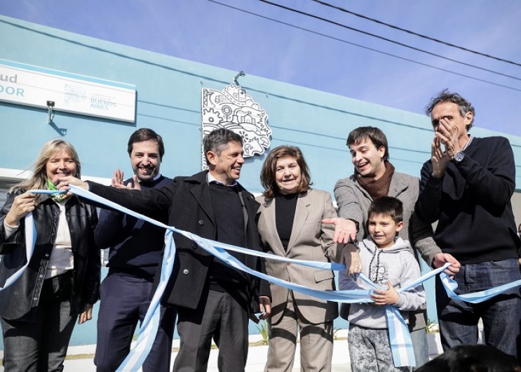 Kicillof inauguró un nuevo Centro de Atención Primaria en Carlos Tejedor y anunció obras viales y mejoras en seguridad