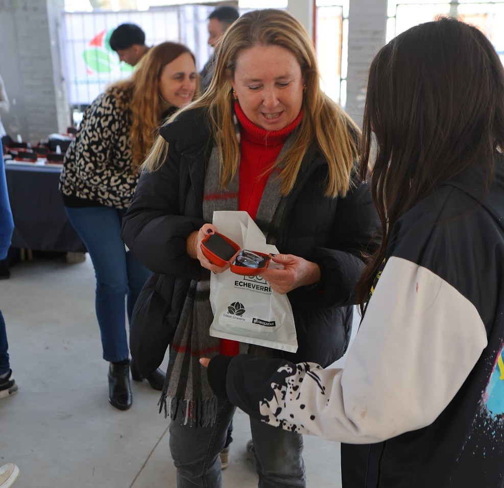 EcheVERría: el Municipio entregó anteojos gratuitos a estudiantes de Monte Grande