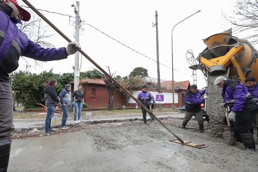 Mayra Mendoza supervisó obras de bacheo en Quilmes Oeste y destacó el esfuerzo municipal en tiempos difíciles
