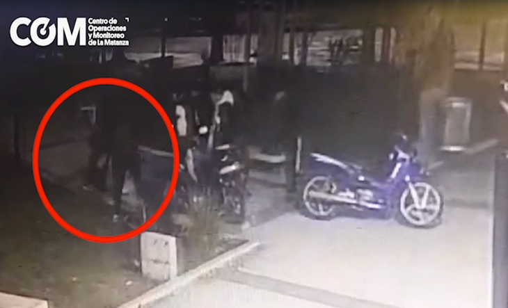 Dos jóvenes detenidos por balear a un menor en una plaza de La Matanza