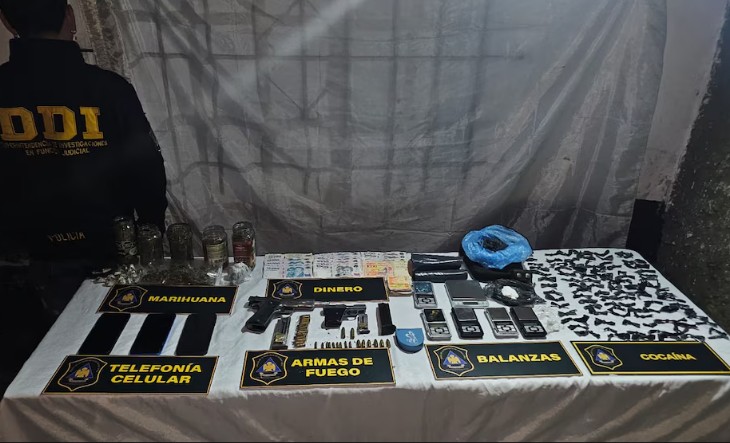 Virrey del Pino: desmantelan un búnker narco y detienen a tres personas por venta de drogas y tenencia de armas
