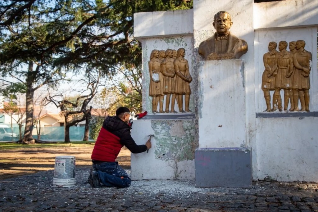 Avanza la refacción integral de la plaza Belén en Bernal Oeste con fondos comunales