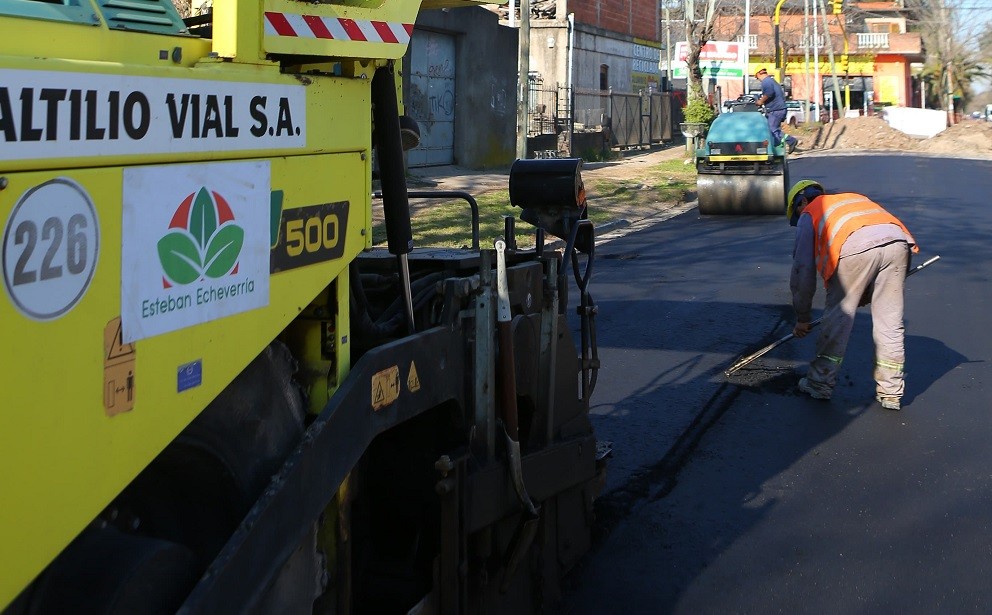 El Municipio avanza con obras de bacheo en Monte Grande para mejorar la circulación