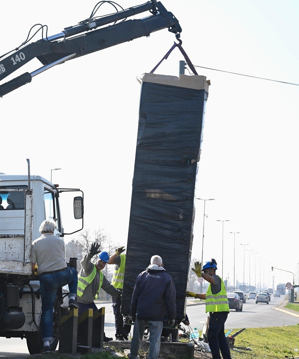 Esteban Echeverría: avanzan los trabajos de renovación de tótems de velocidad sobre la Ruta 205