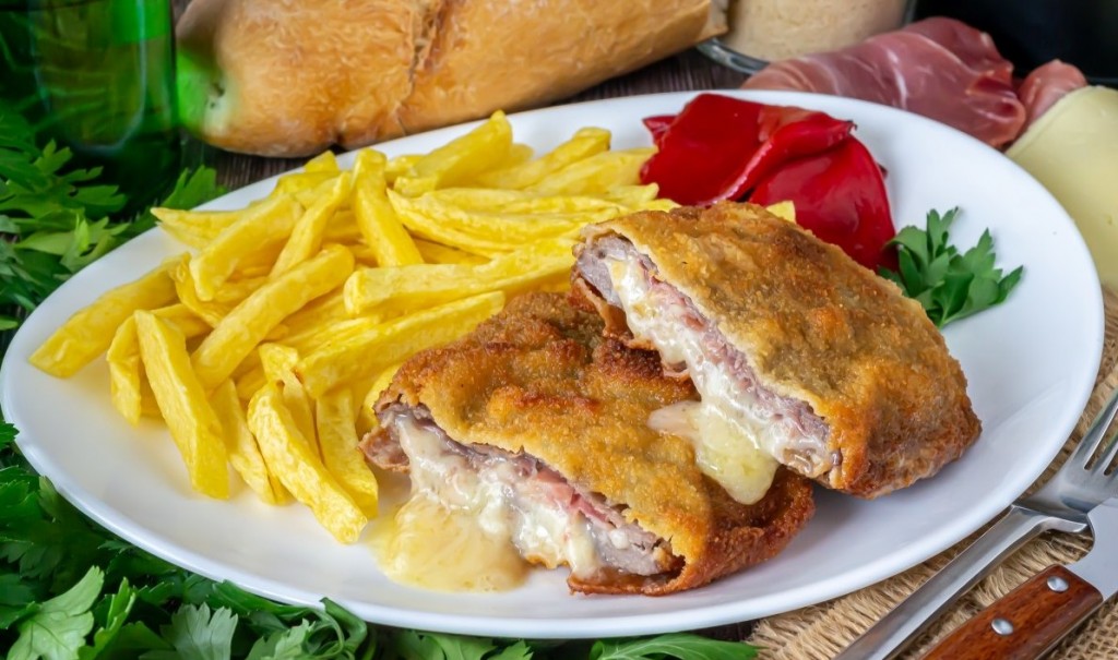 Carne, jamón y queso en versión XL: el cachopo asturiano, un plato que nos gusta a todos