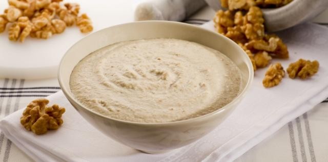 Salsa de nueces: cremosa, nutritiva y perfecta para pastas, carnes o ensaladas