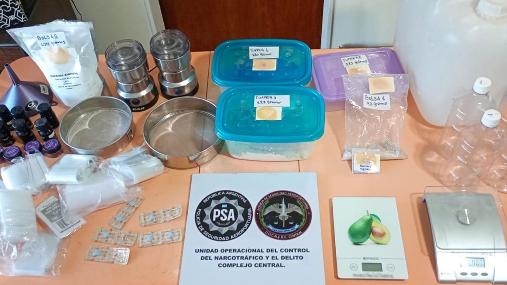 Desmantelan un laboratorio de tusi en el AMBA y detienen a cuatro personas