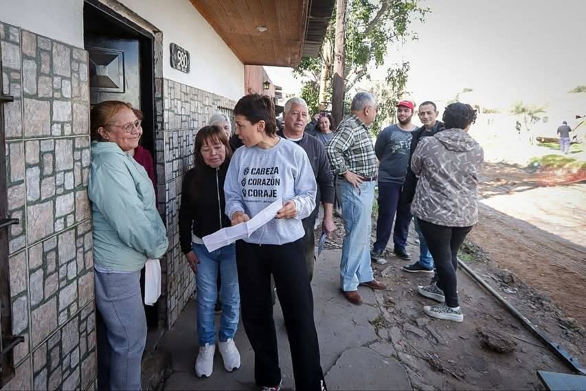 Mayra Mendoza recorrió las obras de pavimentación en San Valentín de Bernal Oeste con fondos 100% municipales