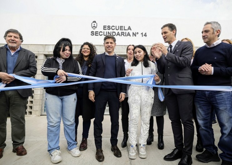 Kicillof inauguró un nuevo polo educativo en Alejandro Korn y sumó patrulleros para reforzar la seguridad local