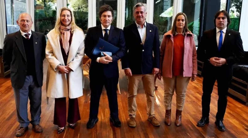 Milei se cruzó con la Mesa de Enlace: elogios, reproches y ninguna fecha para eliminar retenciones