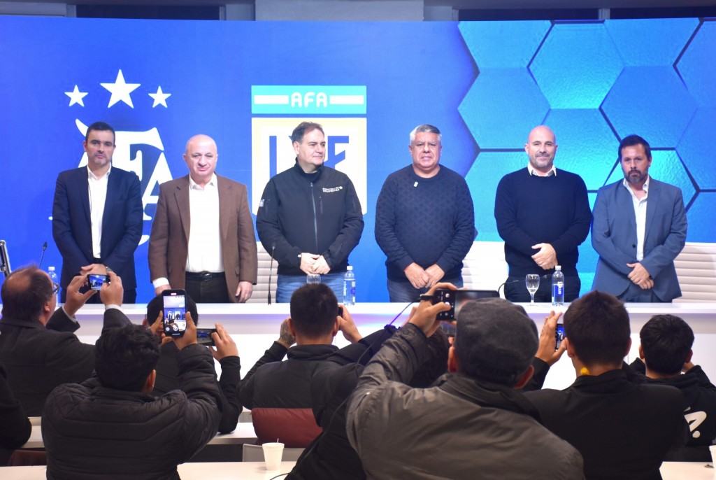 Tapia anunció el regreso del público visitante: “Es un día histórico para el fútbol argentino”