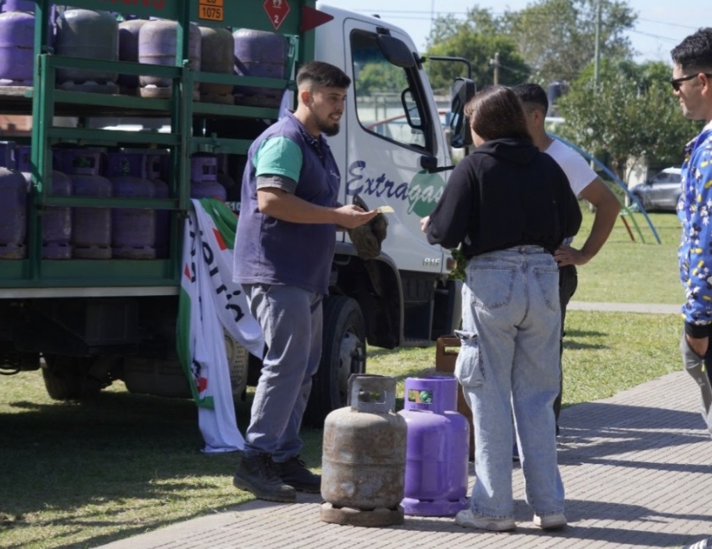 Monte Grande Sur: recarga de garrafas a precio social en el barrio La Paz
