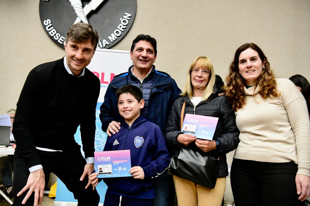 Morón: Ghi y Marinucci entregaron más de 400 Pases Libres Multimodales