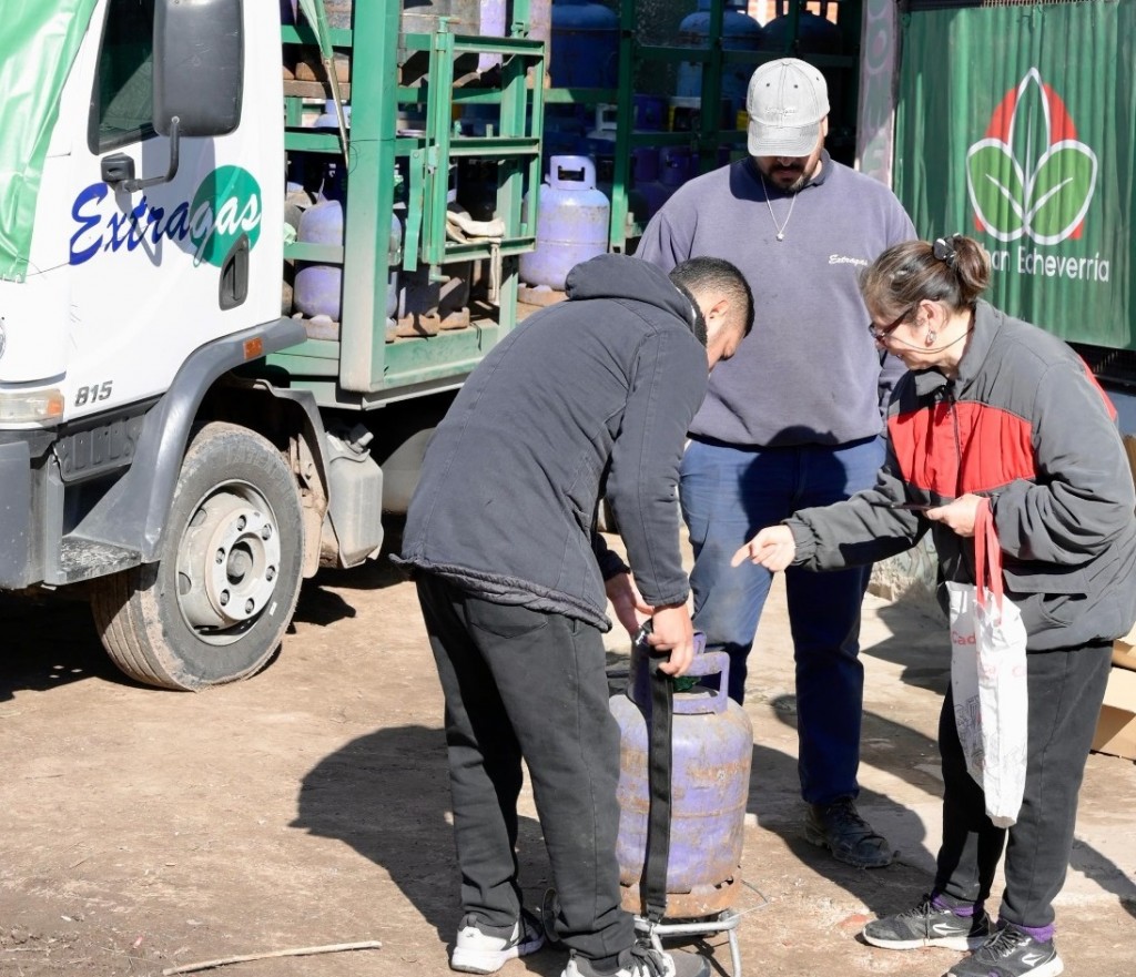 Nuevo operativo de recarga de garrafas a precio accesible en Monte Grande Sur