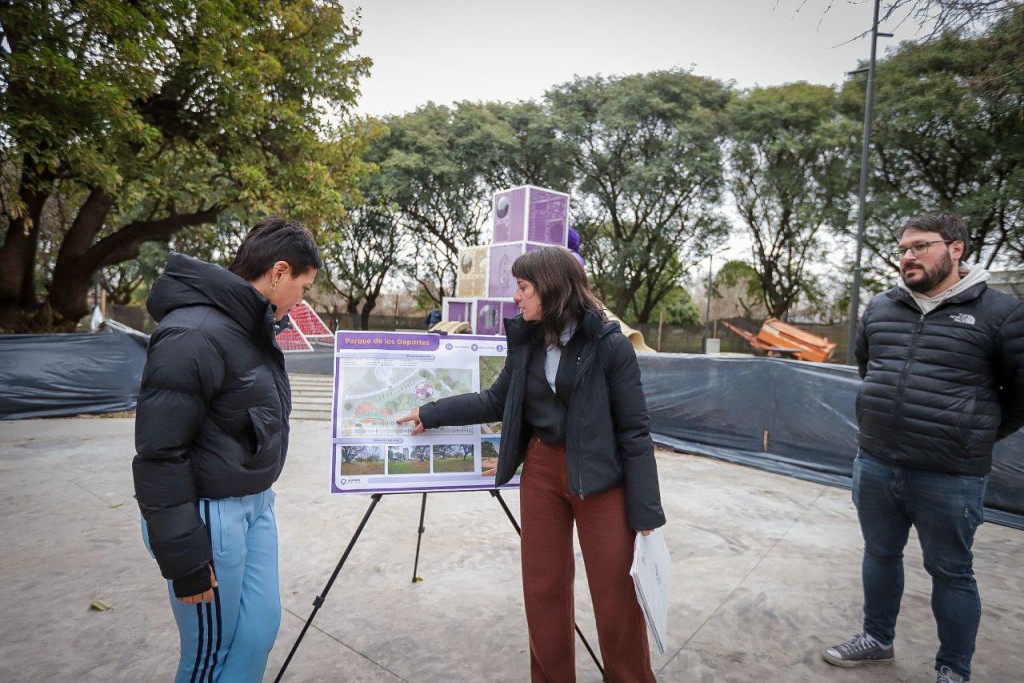 Mayra Mendoza recorrió las obras del nuevo Parque de los Deportes en Quilmes Oeste