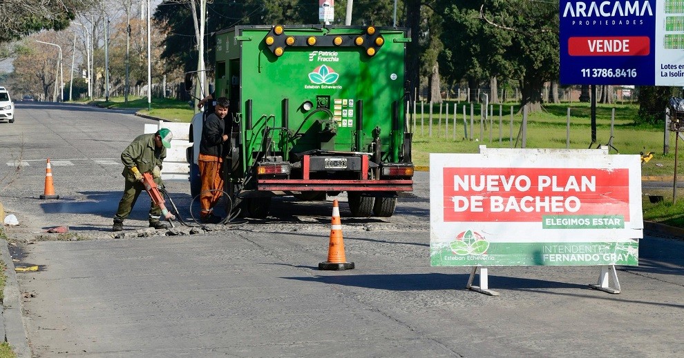 Monte Grande: avanzan los trabajos de bacheo para mejorar la circulación
