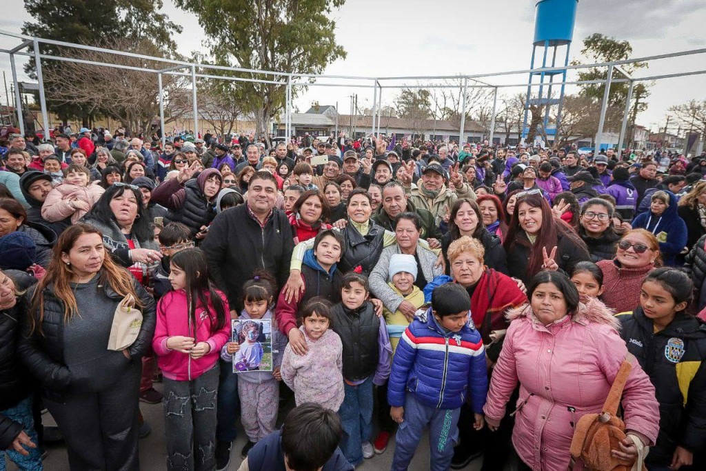 Mayra Mendoza inauguró una nueva plaza en el barrio Los Eucaliptus de Solano