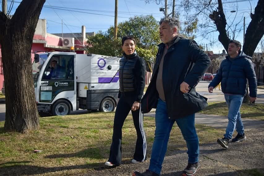 Mayra Mendoza encabezó un operativo de limpieza en Quilmes Este y dialogó con los vecinos