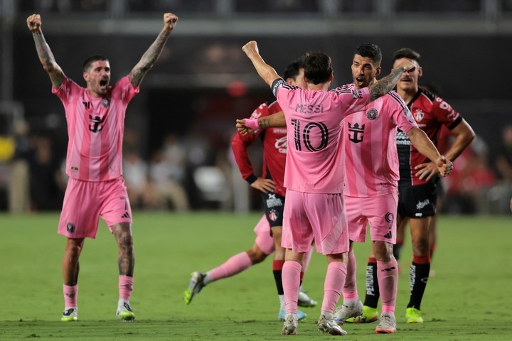 Con suspenso y en la última jugada, Inter Miami debutó con un triunfazo en la Leagues Cup ante Atlas