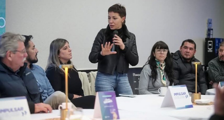 Mayra Mendoza entregó habilitaciones municipales a 13 comercios de Quilmes y reforzó el apoyo al sector local