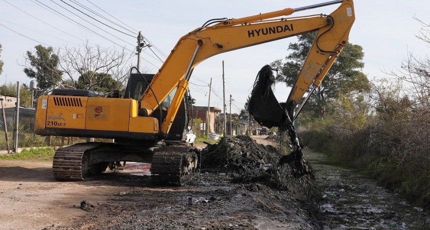 Esteban Echeverría intensifica tareas de limpieza en 9 de Abril para prevenir inundaciones