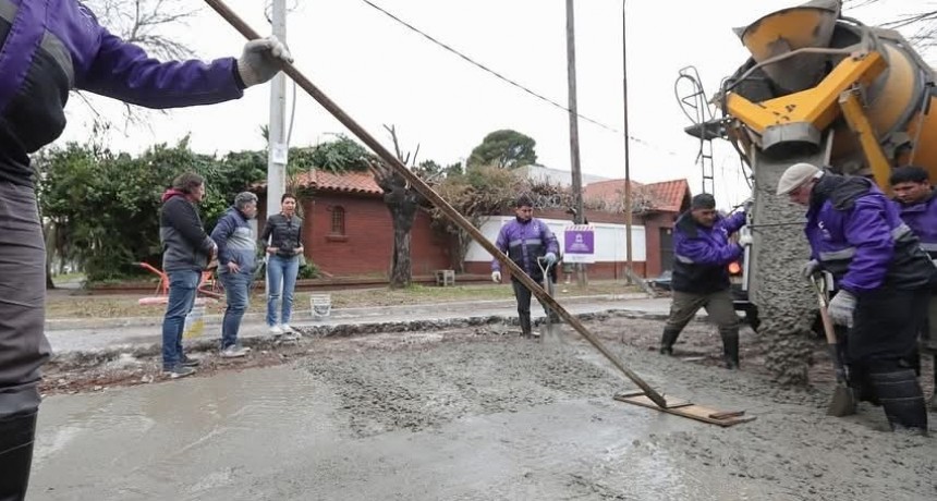 Mayra Mendoza supervisó obras de bacheo en Quilmes Oeste y destacó el esfuerzo municipal en tiempos difíciles