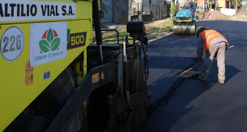El Municipio avanza con obras de bacheo en Monte Grande para mejorar la circulación