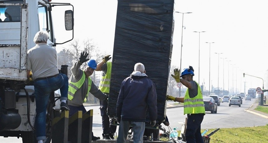 Esteban Echeverría: avanzan los trabajos de renovación de tótems de velocidad sobre la Ruta 205