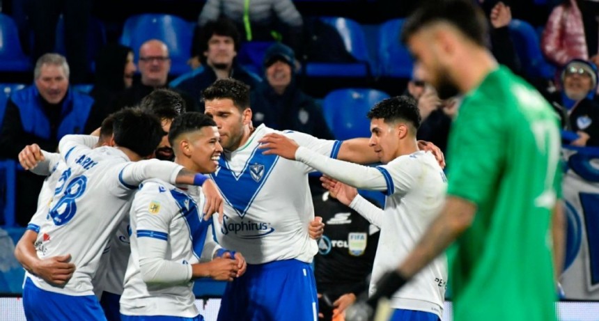 Vélez debutó con triunfo en el Clausura y celebró su título de Supercampeón ante Tigre