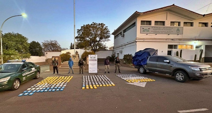 Gendarmería incautó más de 300 kilos de cocaína y detuvo a dos mujeres