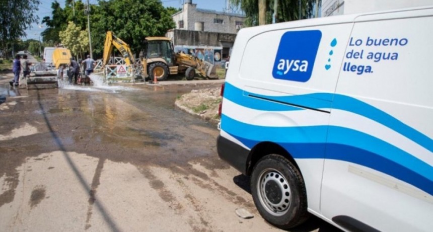 El Gobierno avanza con la privatización de AySA y habilita cortes de agua por falta de pago