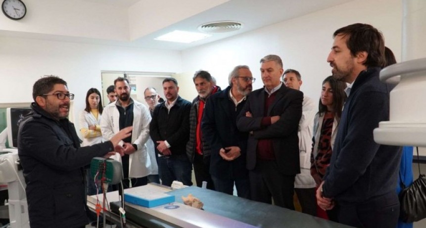 Kreplak inauguró un angiógrafo de última generación en el Hospital San Martín de La Plata y entregó equipamiento tecnológico