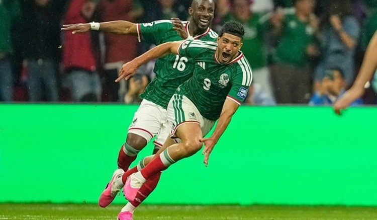 Ecuador se despidi&oacute; del Mundial con una dura ca&iacute;da ante M&eacute;xico en el Azteca