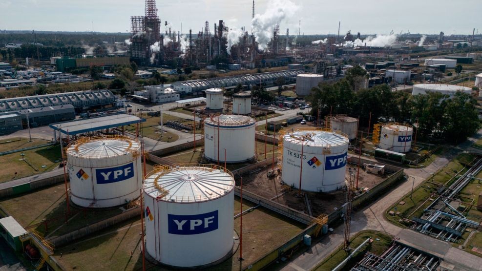La caja opaca de YPF llega a la Corte: Chequeado reclama saber c&oacute;mo se reparte la pauta publicitaria