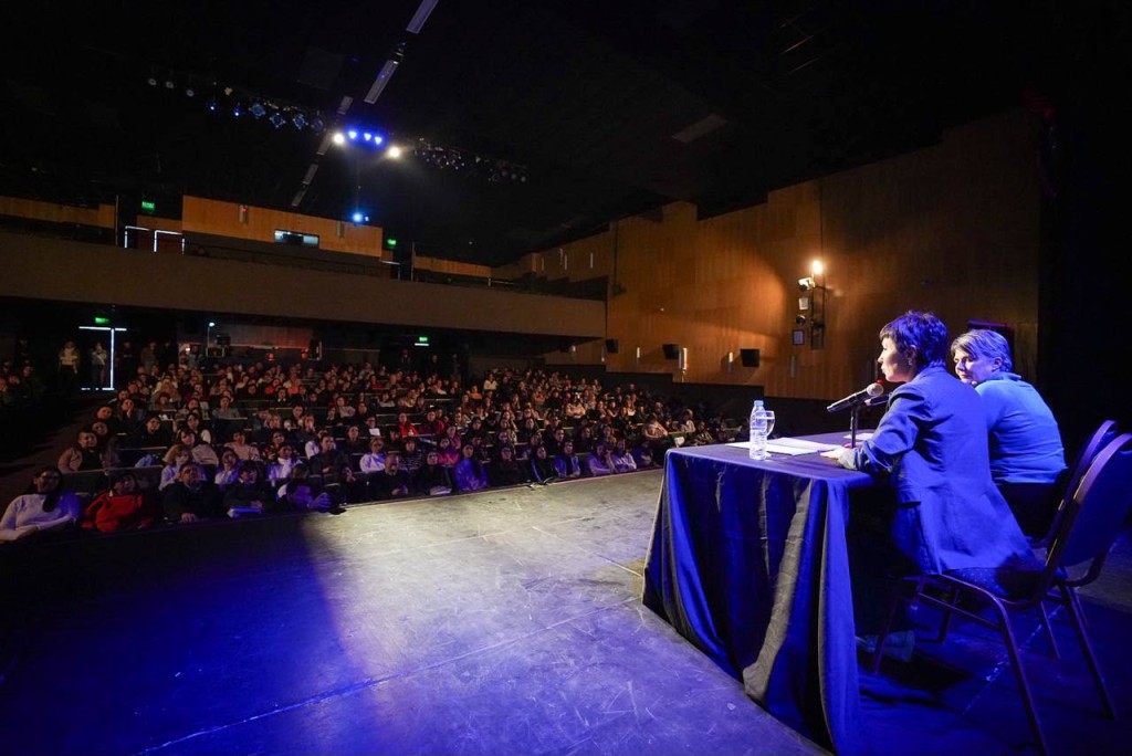 Quilmes relanz&oacute; un programa clave para prevenir la violencia digital en las escuelas