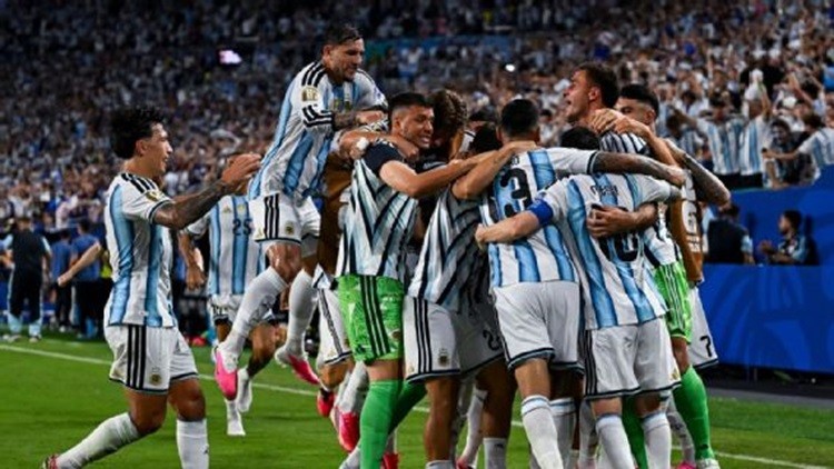 Argentina sufri&oacute; m&aacute;s de la cuenta ante Cabo Verde y avanz&oacute; a octavos del Mundial 2026 en una noche dram&aacute;tica