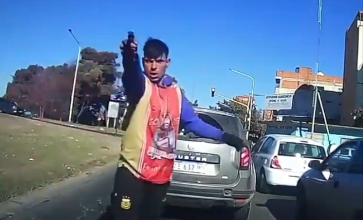 Violento intento de robo en Ciudad Madero: apuntaron con un arma a una conductora en un sem&aacute;foro