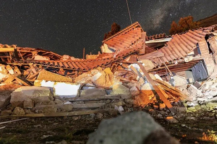 Un fuerte sismo sacudi&oacute; Per&uacute;: al menos seis muertos, 32 heridos y cientos de damnificados